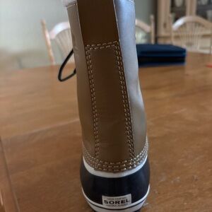 Sorel Two-Tone Winter Boots in Tan and Dark Brown